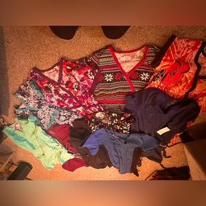 Lot of small scrubs includes 9 scrub tops and one black greys anatomy bottoms